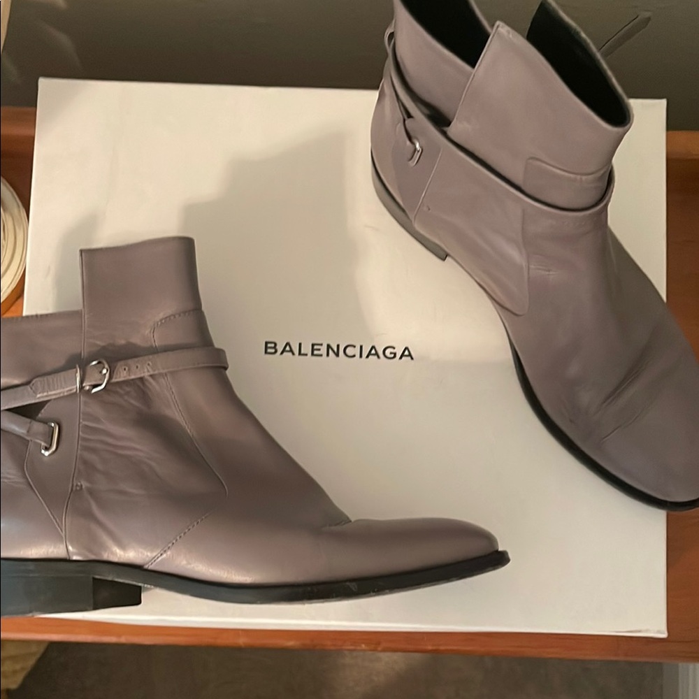 Balenciaga Women’s Gray Leather Boots